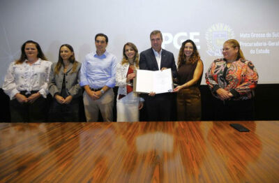 Imagem da notícia Governo de MS assina decreto para tornar linguagem pública mais clara ao cidadão