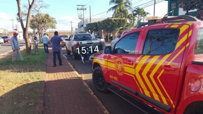 Imagem da notícia Colisão entre duas caminhonetes e moto deixa um ferido na Av. Mato Grosso em Chapadão do Sul