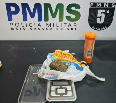 Imagem da notícia Flagrado fumando maconha, adolescente é apreendido com droga fracionada em Rio Verde