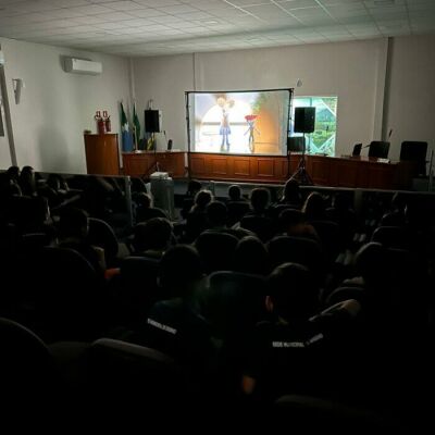 Imagem da notícia Legislativo de Figueirão lança projeto Cine Câmara e recebe alunos em sessões de cinema
