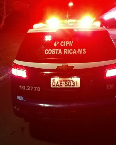 Imagem da notícia Motorista perde controle e colide com cerca e árvore em Costa Rica