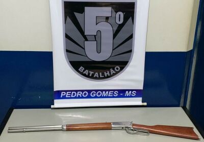 Imagem da notícia Mulher é presa em Pedro Gomes por ameaça, disparo e furto após ataque motivado por ciúmes