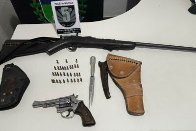 Imagem da notícia Com ciúmes, homem ameaça esposa de morte e acaba preso com armas em Rio Verde de MT