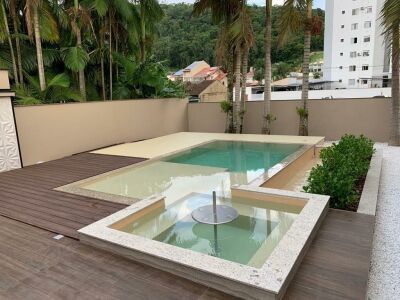 Imagem 1 de Casa alto padrão com piscina na Barra em Jaraguá do Sul-SC loading=