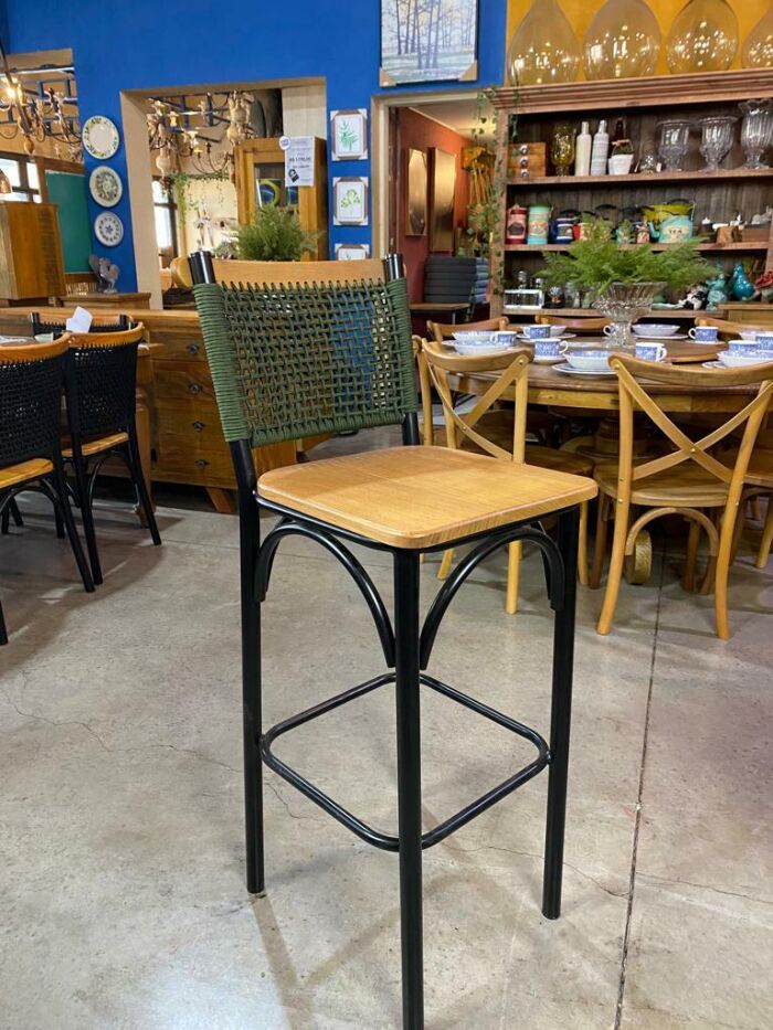 Imagem de https://cdn.interago.com.br/img/jpeg/w_0_q_8/17/mc/Banquetas e Bistros/Banqueta Lille Corda Náutica