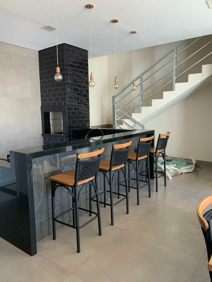 Imagem de https://cdn.interago.com.br/img/jpeg/w_0_q_8/17/mc/Banquetas e Bistros/Banqueta Milano