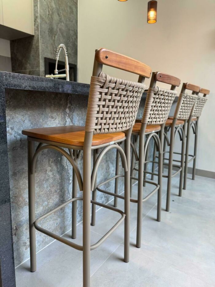 Imagem de https://cdn.interago.com.br/img/jpeg/w_0_q_8/17/mc/Banquetas e Bistros/Banqueta Milano Fendi