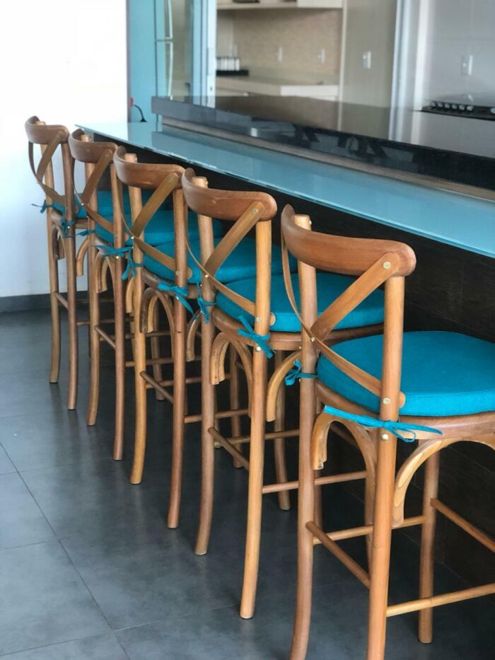 Imagem de https://cdn.interago.com.br/img/jpeg/w_0_q_8/17/mc/Banquetas e Bistros/Banquetas e Bistro 15