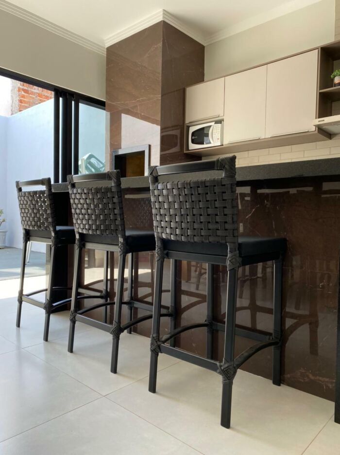 Imagem de https://cdn.interago.com.br/img/jpeg/w_0_q_8/17/mc/Banquetas e Bistros/Banquetas e Bistro 7