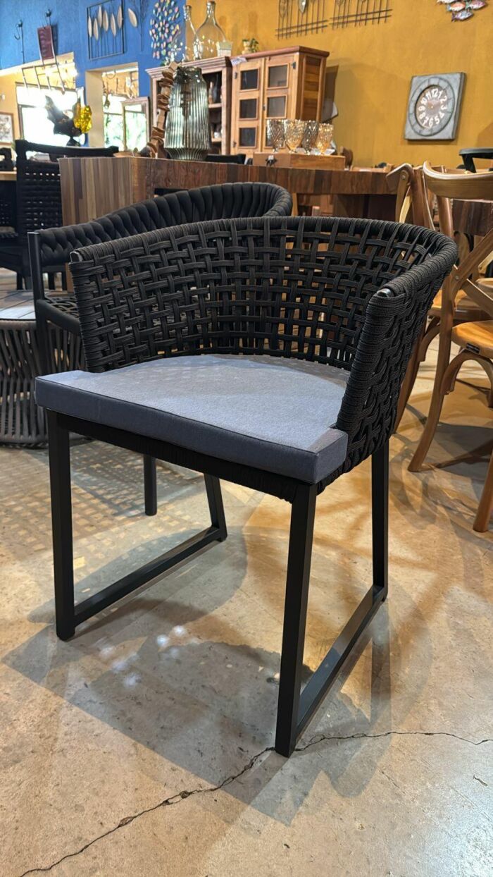 Imagem de https://cdn.interago.com.br/img/jpeg/w_0_q_8/17/mc/Cadeiras/Cadeira ou Poltrona Berlim com Futon Removível