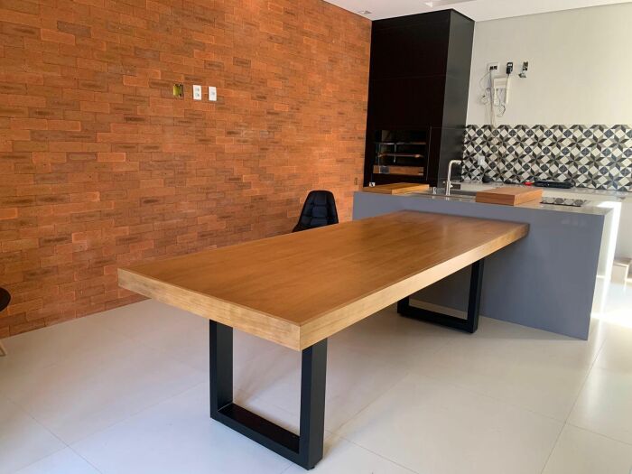 Imagem de https://cdn.interago.com.br/img/jpeg/w_0_q_8/17/mc/Mesas/Mesa Industrial 270x100 Jequitibá Base Alumínio