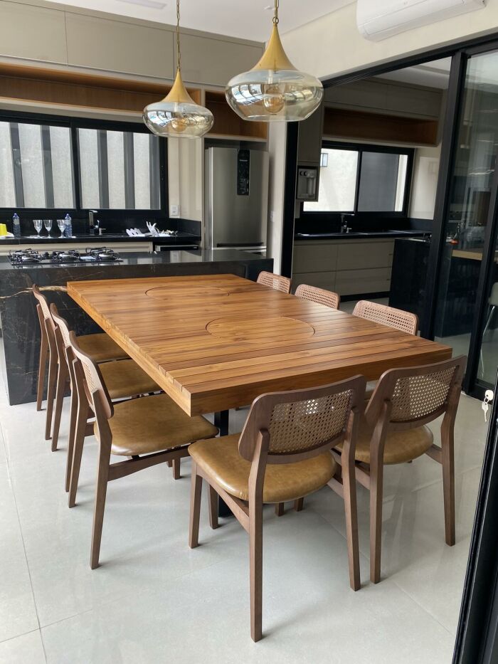 Imagem de https://cdn.interago.com.br/img/jpeg/w_0_q_8/17/mc/Mesas/Mesa Industrial Teca Ripada 200x120cm