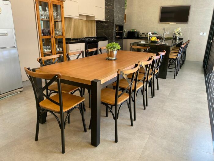 Imagem de https://cdn.interago.com.br/img/jpeg/w_0_q_8/17/mc/Mesas/Mesa Paris 240x100cm com 10 Cadeiras Paris Alumínio