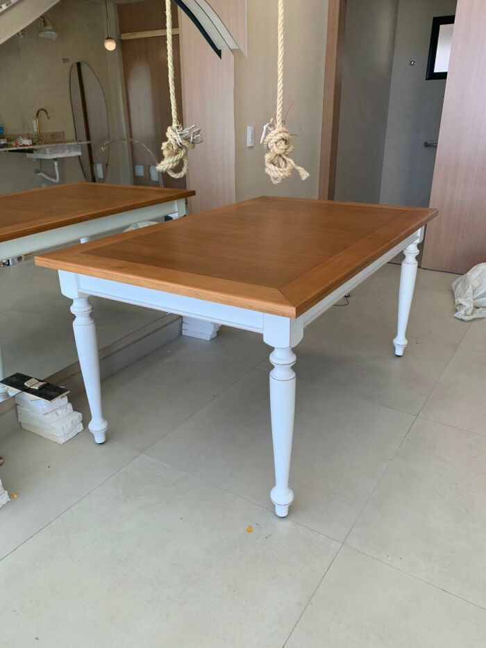 Imagem de https://cdn.interago.com.br/img/jpeg/w_0_q_8/17/mc/Mesas/Mesa Provençal 160x100cm Pé Torneado