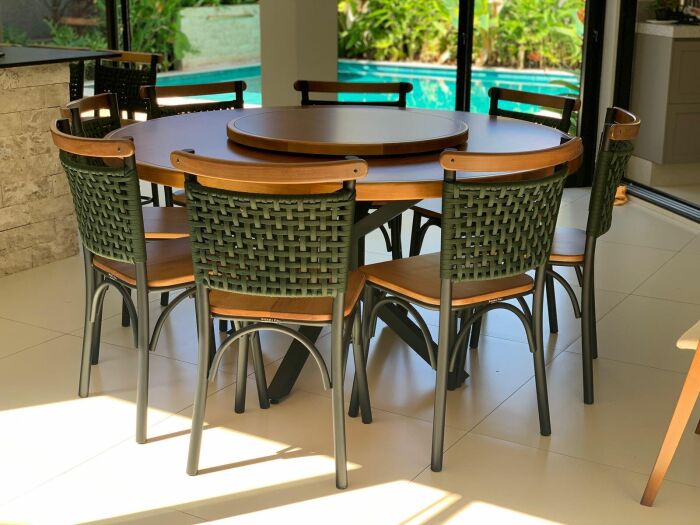 Imagem de https://cdn.interago.com.br/img/jpeg/w_0_q_8/17/mc/Mesas/Mesa Redonda 160cm Jequitibá com base Aluminio e Cadeira Milano