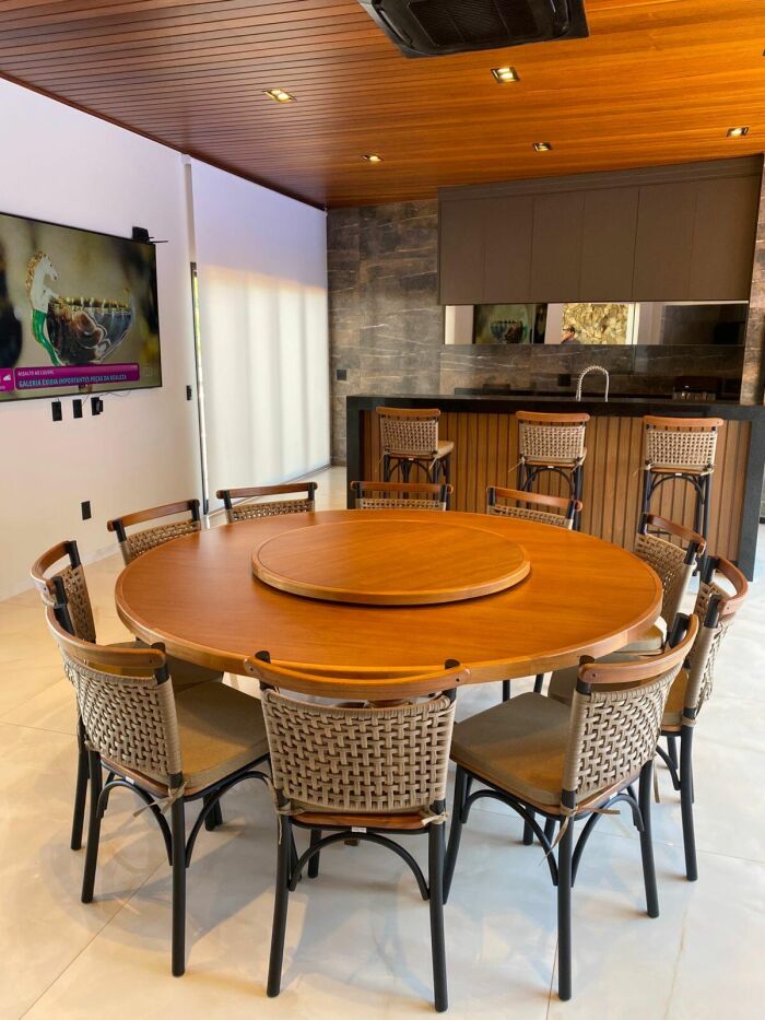 Imagem de https://cdn.interago.com.br/img/jpeg/w_0_q_8/17/mc/Mesas/Mesa Redonda Jequitibá 190cm com Cadeira Milano