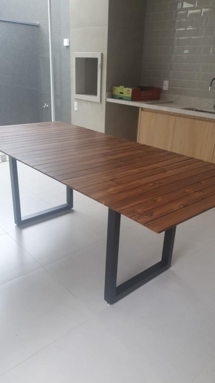 Imagem de https://cdn.interago.com.br/img/jpeg/w_0_q_8/17/mc/Mesas/Mesa Teca Retangular Borda Chanfrada com Base Aluminio