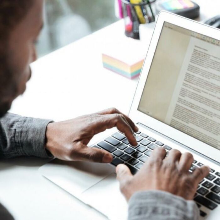 Imagem de https://cdn.interago.com.br/img/jpeg/w_0_q_8/421/mc/home/treinamento_redacao