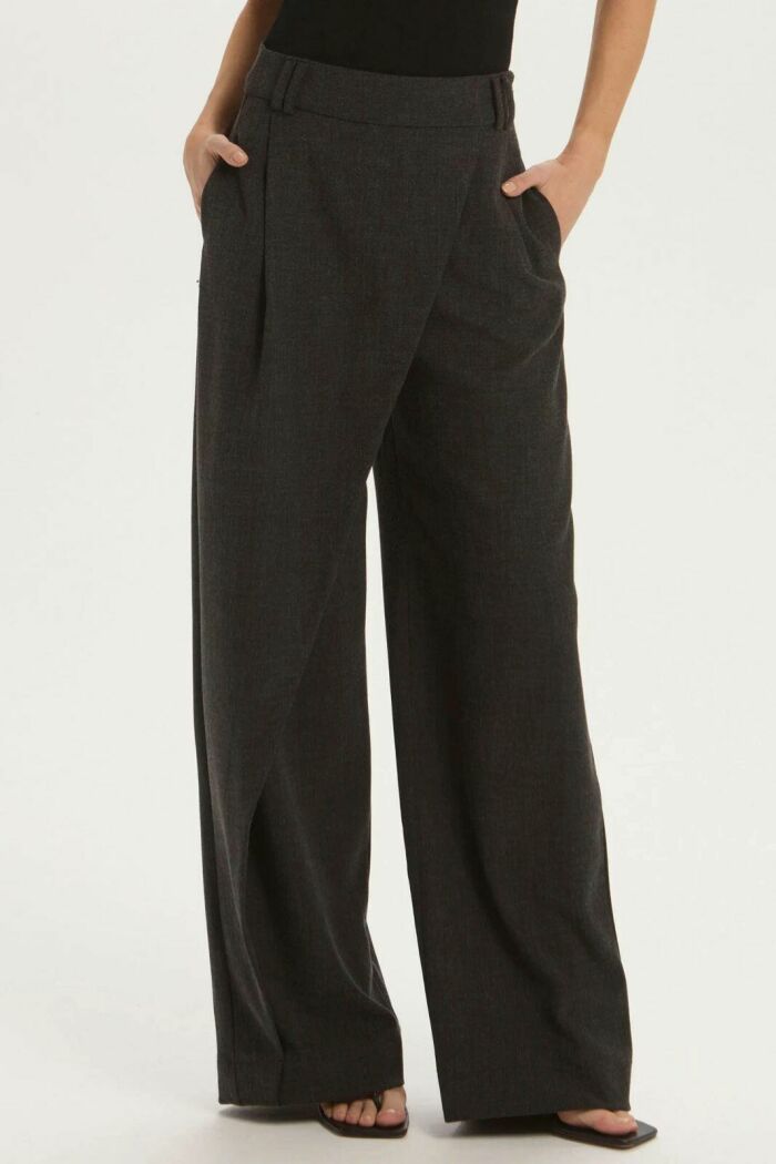 Imagem de Calça Telma Preta Le Blog