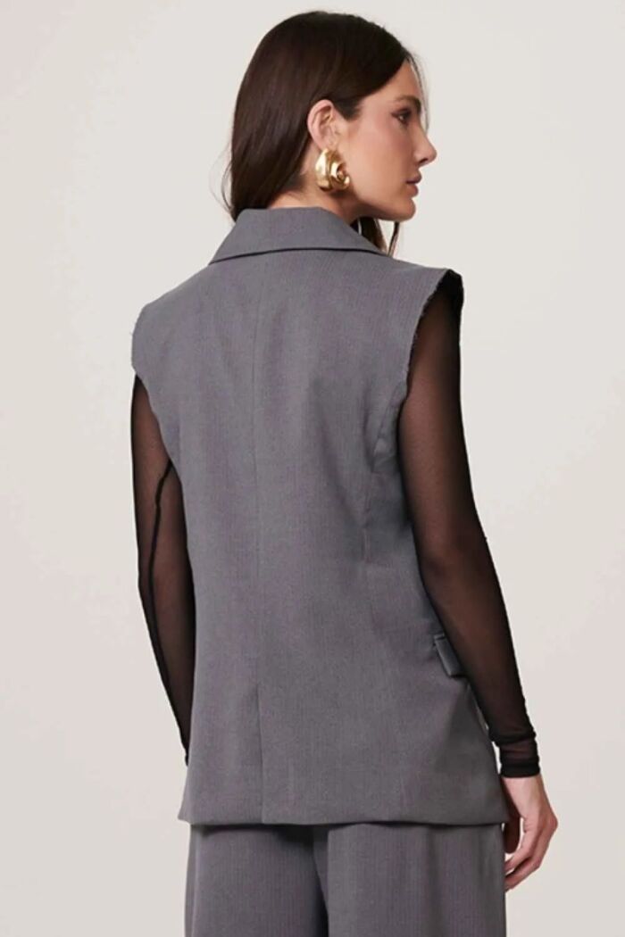 Imagem de Colete Dalia Cinza Stone Le Blog