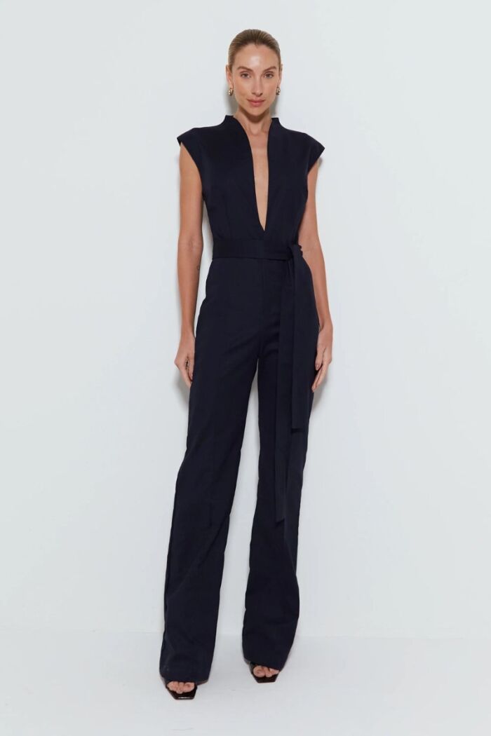 Imagem de Macacão Manga Curta Com Decote Profundo e Ombreiras Azul Marinho Zen