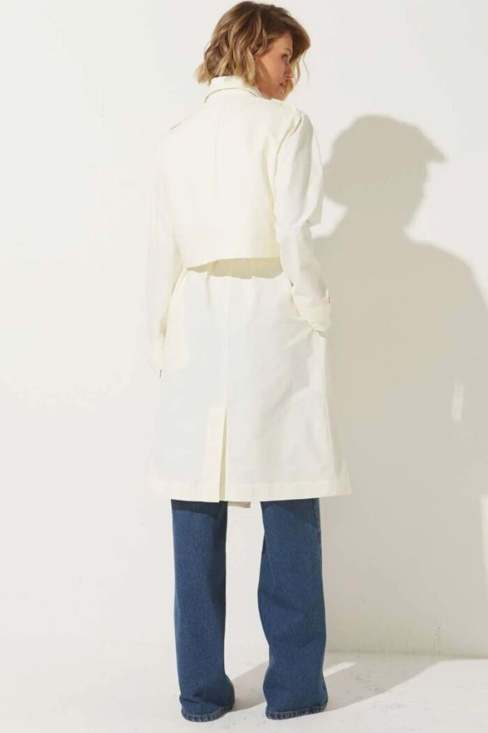 Imagem de Casaco Betina Off White Le Blog