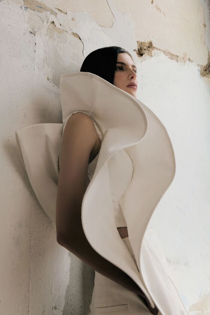 Imagem de Cropped Babado Cascata Estruturado Off White Zen