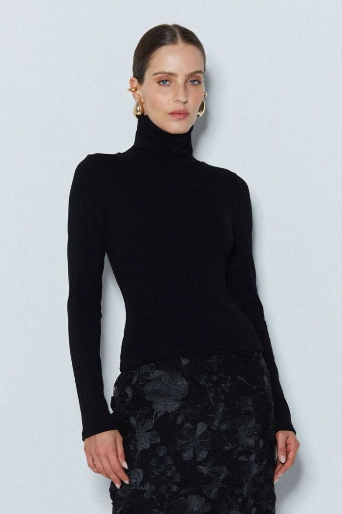 Imagem de Blusa Gola Alta e Manga Longa Preta Zen