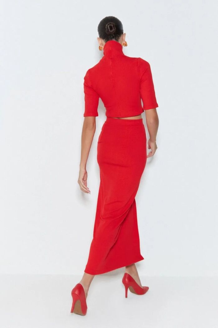 Imagem de Saia Mídi Com Fenda Frontal Vermelha Zen