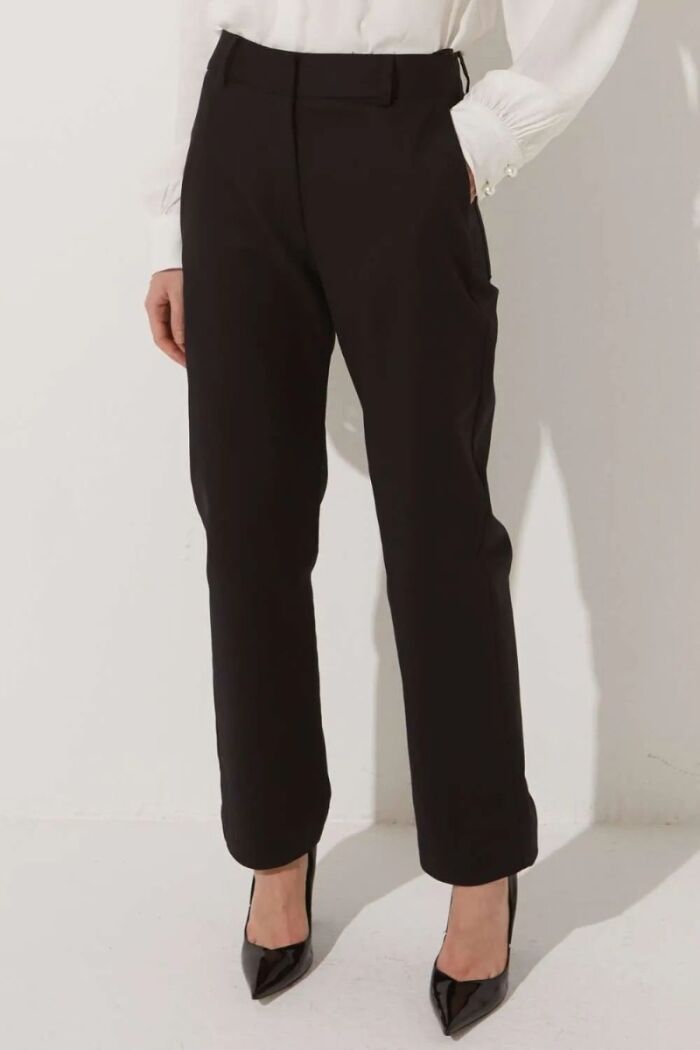 Imagem de Calça Ivone Preta Le Blog