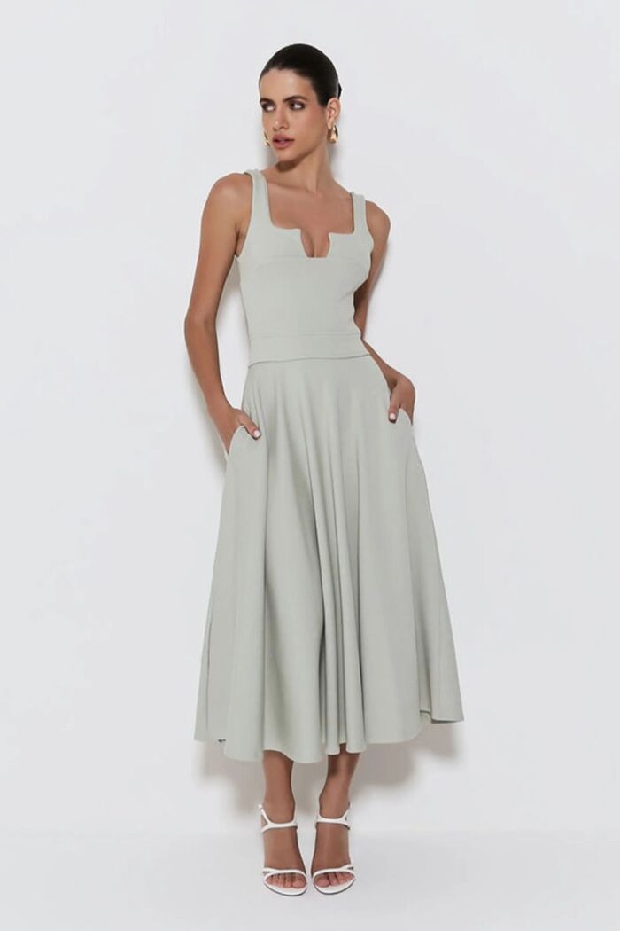 Imagem de Vestido Mídi Com Barra Ampla e Abertura Meio Busto Verde Mate Zen