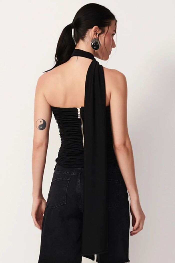 Imagem de Blusa Drika Preta Le Blog