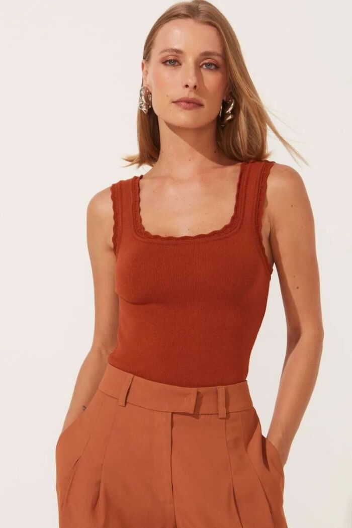 Imagem de Regata Paula Marrom Casca Le Blog