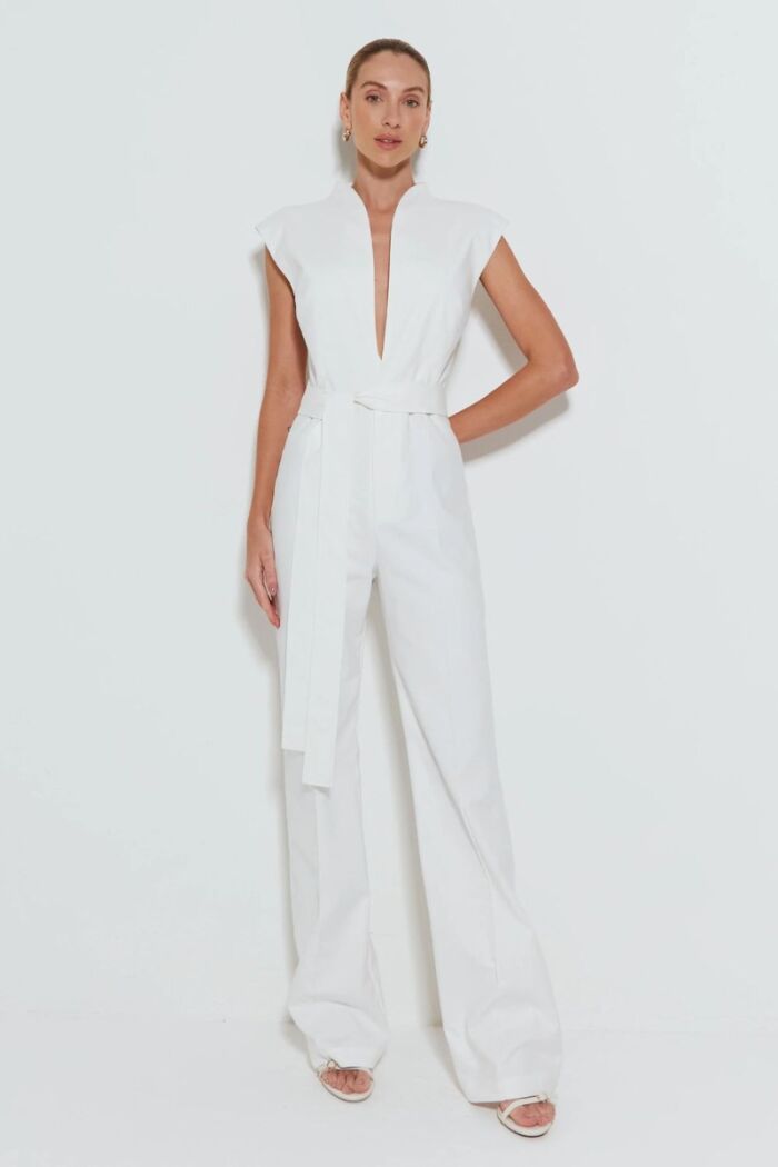 Imagem de Macacão Manga Curta Com Decote Profundo E Ombreira Off White Zen