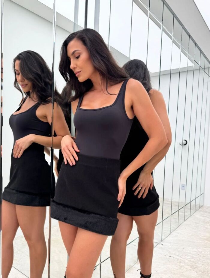 Imagem de Short Saia Lisa Preta Cloude