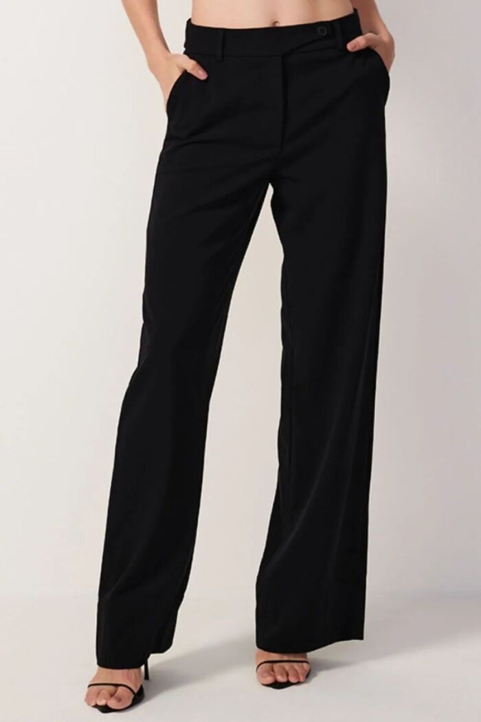 Imagem de Calça Maju Preta Le Blog