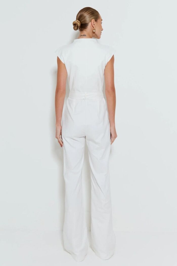 Imagem de Macacão Manga Curta Com Decote Profundo E Ombreira Off White Zen