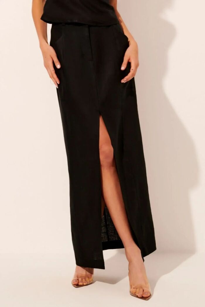 Imagem de Saia Monique Preta Le Blog