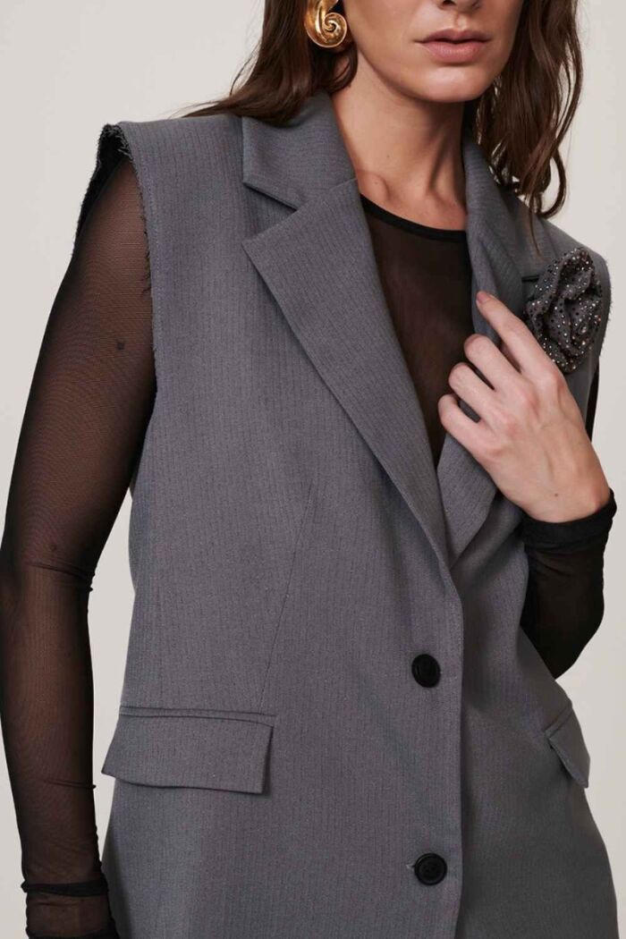 Imagem de Colete Dalia Cinza Stone Le Blog