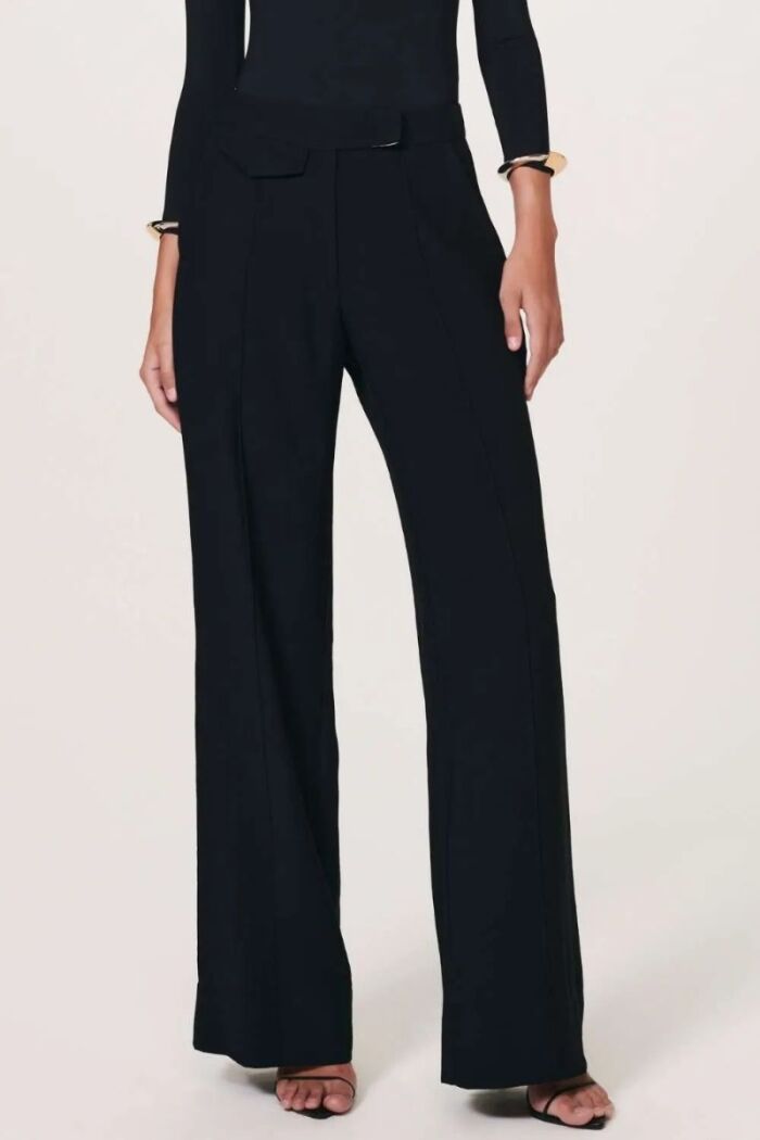 Imagem de Calça Leila Preta Le Blog