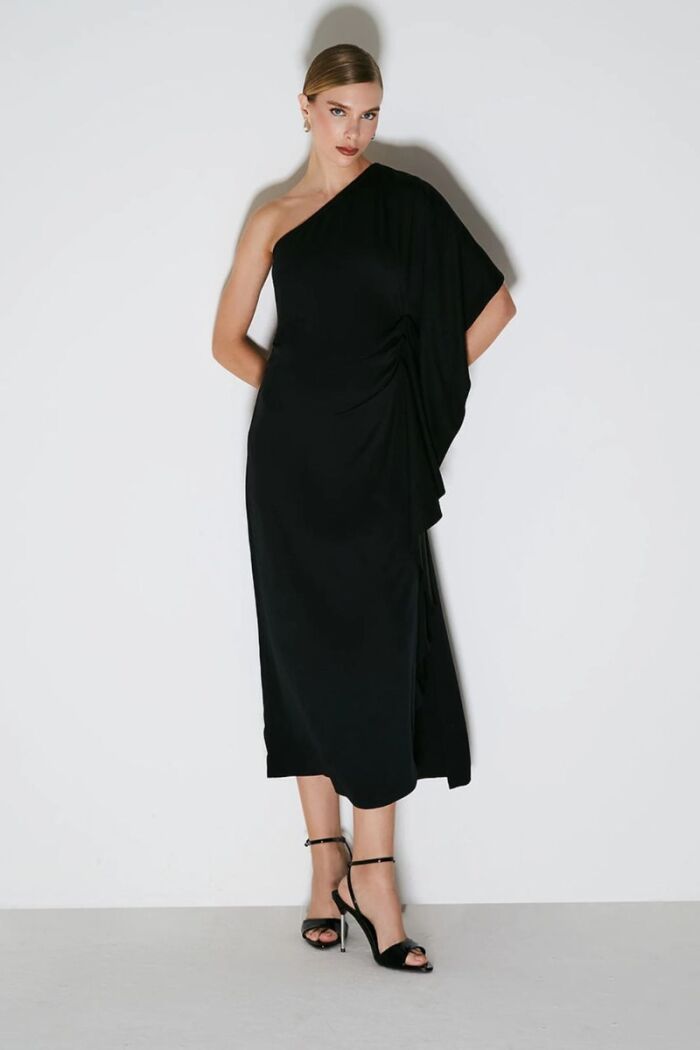 Imagem de Vestido Mídi Com Uma Manga Drapeada Preto Zen
