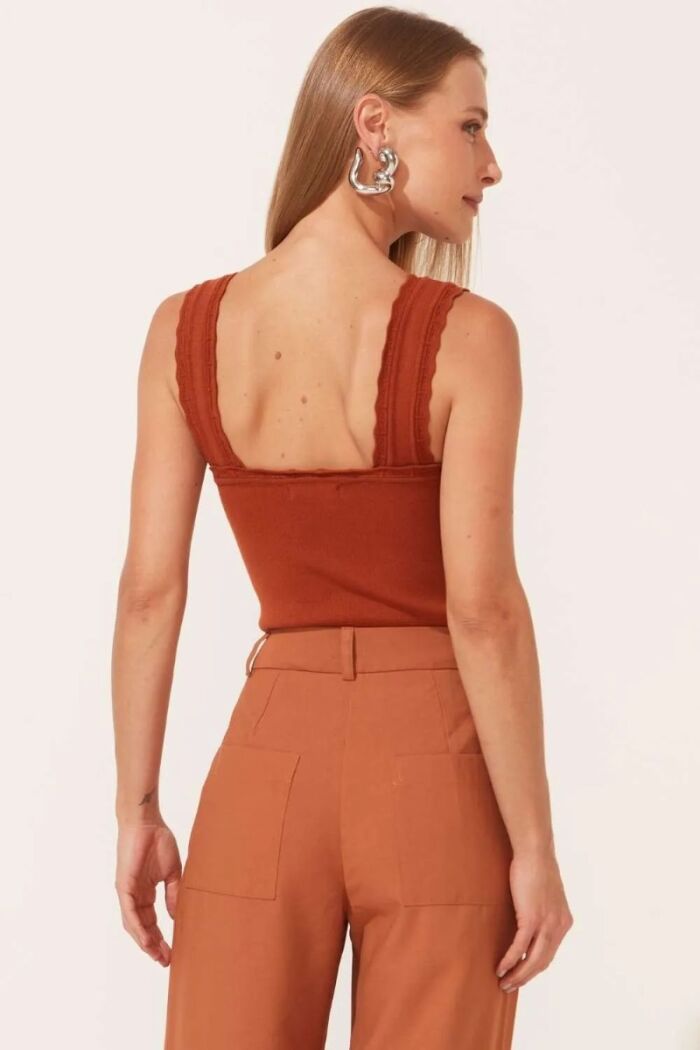 Imagem de Regata Paula Marrom Casca Le Blog