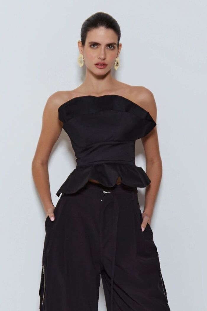 Imagem de Cropped Tomara Que Caia Com Sobreposição Estruturada Preto Zen