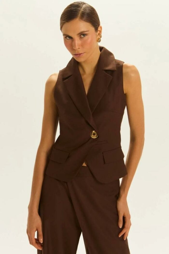 Imagem de Colete Pâmela Marrom Coffee Le Blog