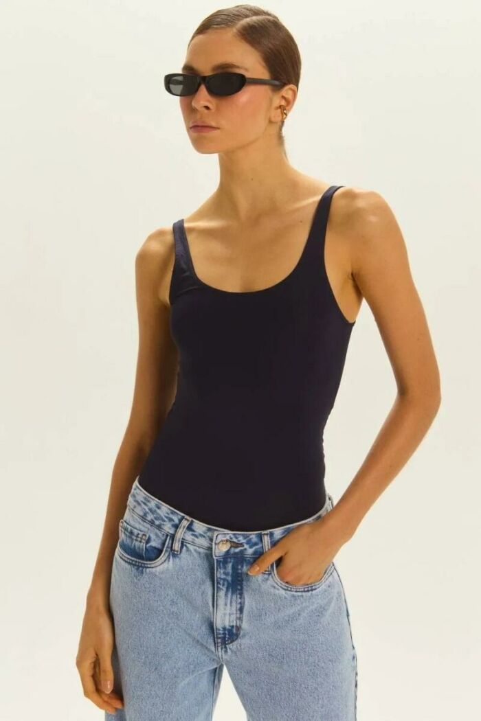 Imagem de Regata Diana Azul Marinho Le Blog