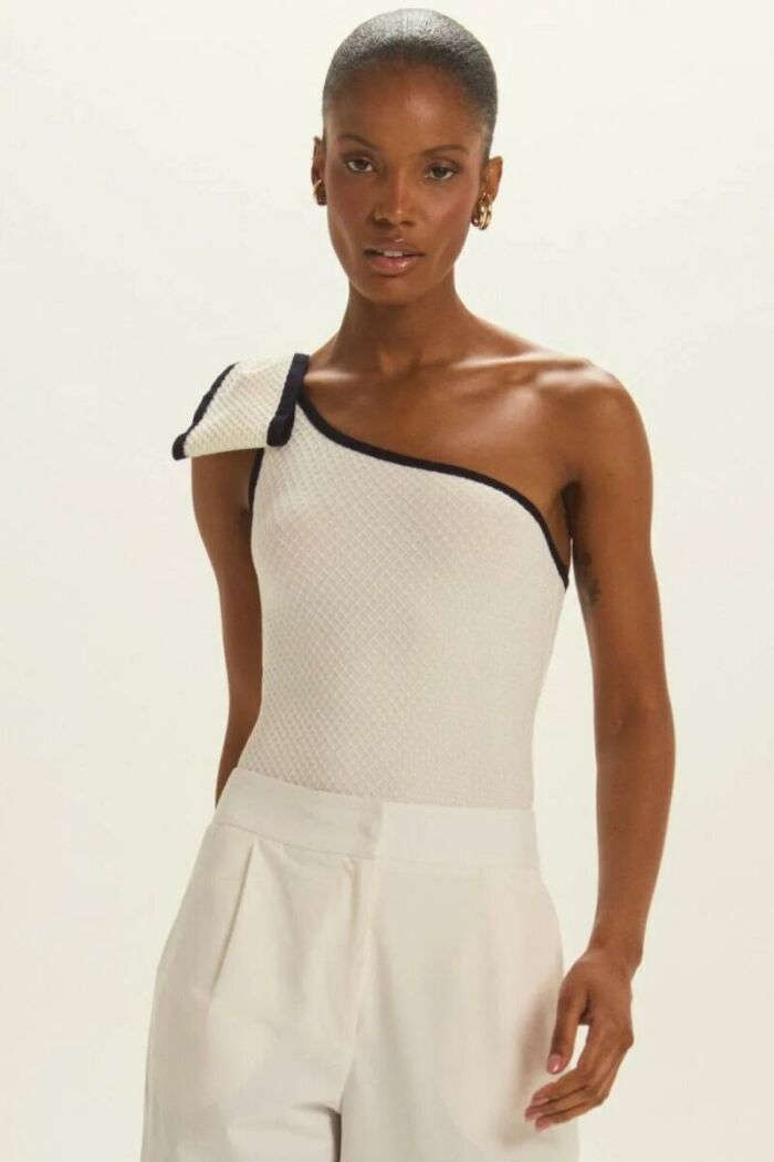 Imagem de Body Jenny Off White Com Azul Marinho Le Blog