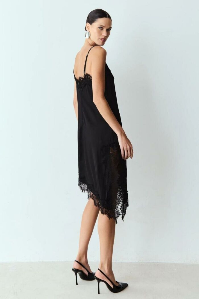 Imagem de Vestido Slip Dress Alças Finas e Barra Assimétrica Com Detalhes em Renda Preto Zen