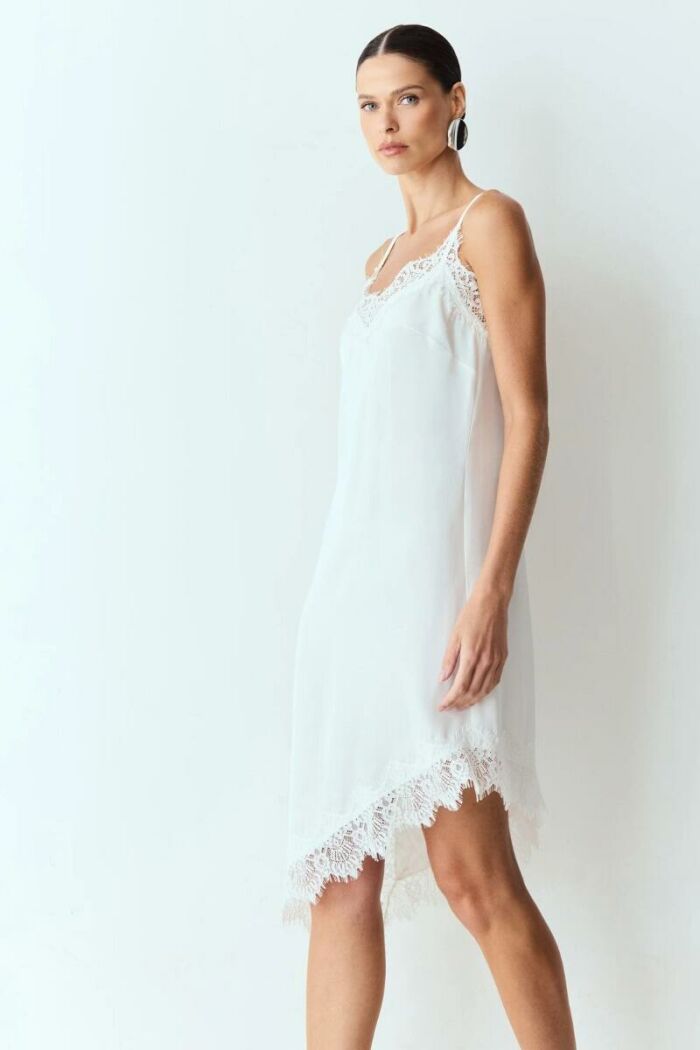 Imagem de Vestido Slip Dress Alças Finas e Barra Assimétrica Com Detalhes em Renda Off White Zen