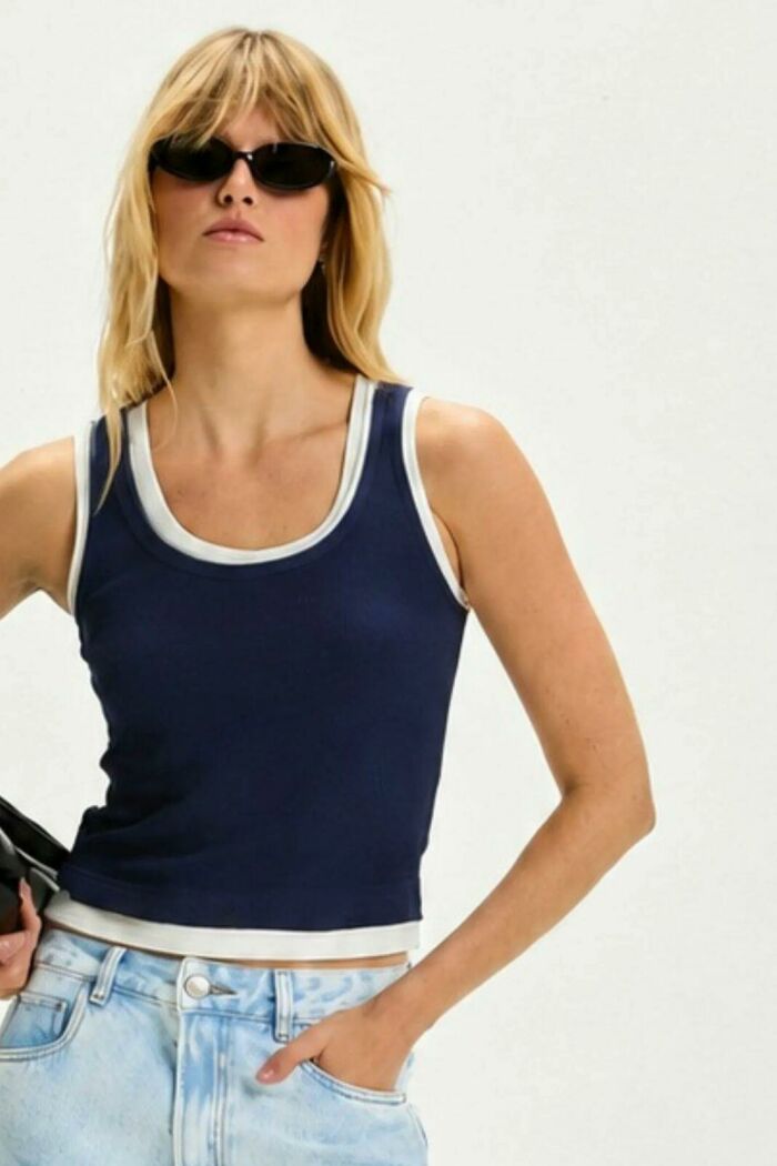 Imagem de Regata Sabrina Azul Navy Le Blog
