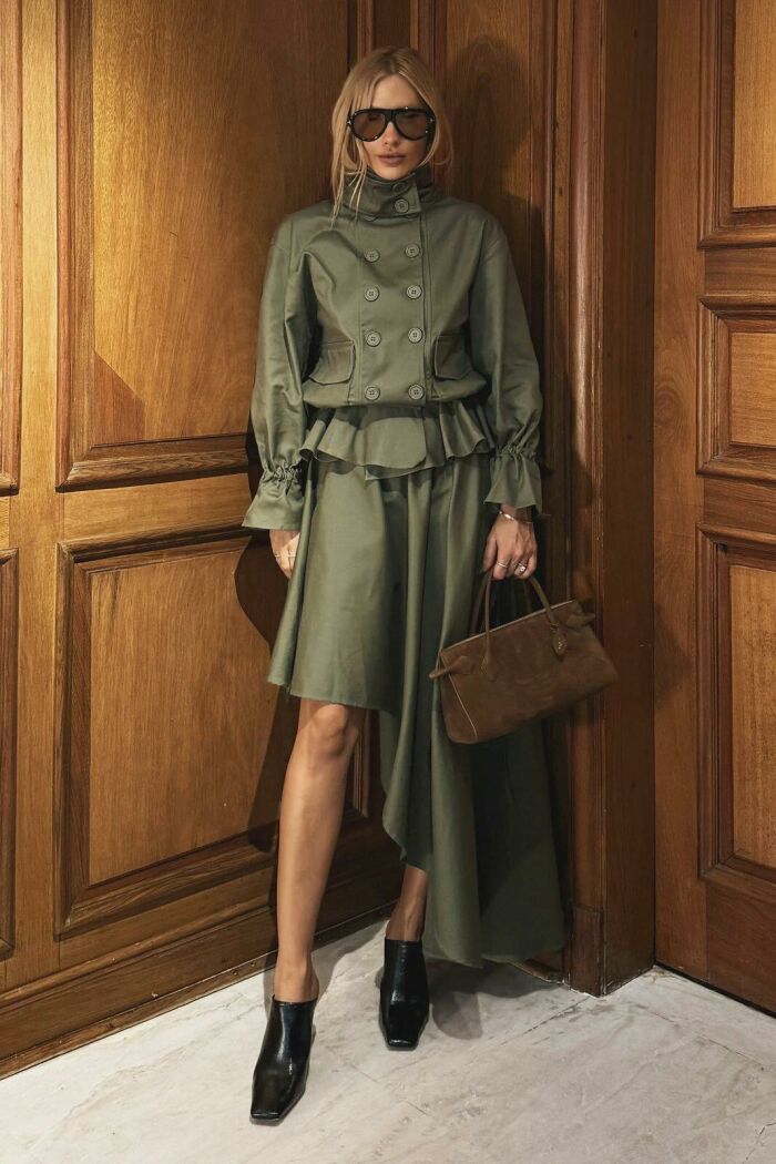 Imagem de Saia Mídi Cos Com Passantes e Barra Assimétrica Verde Militar Zen